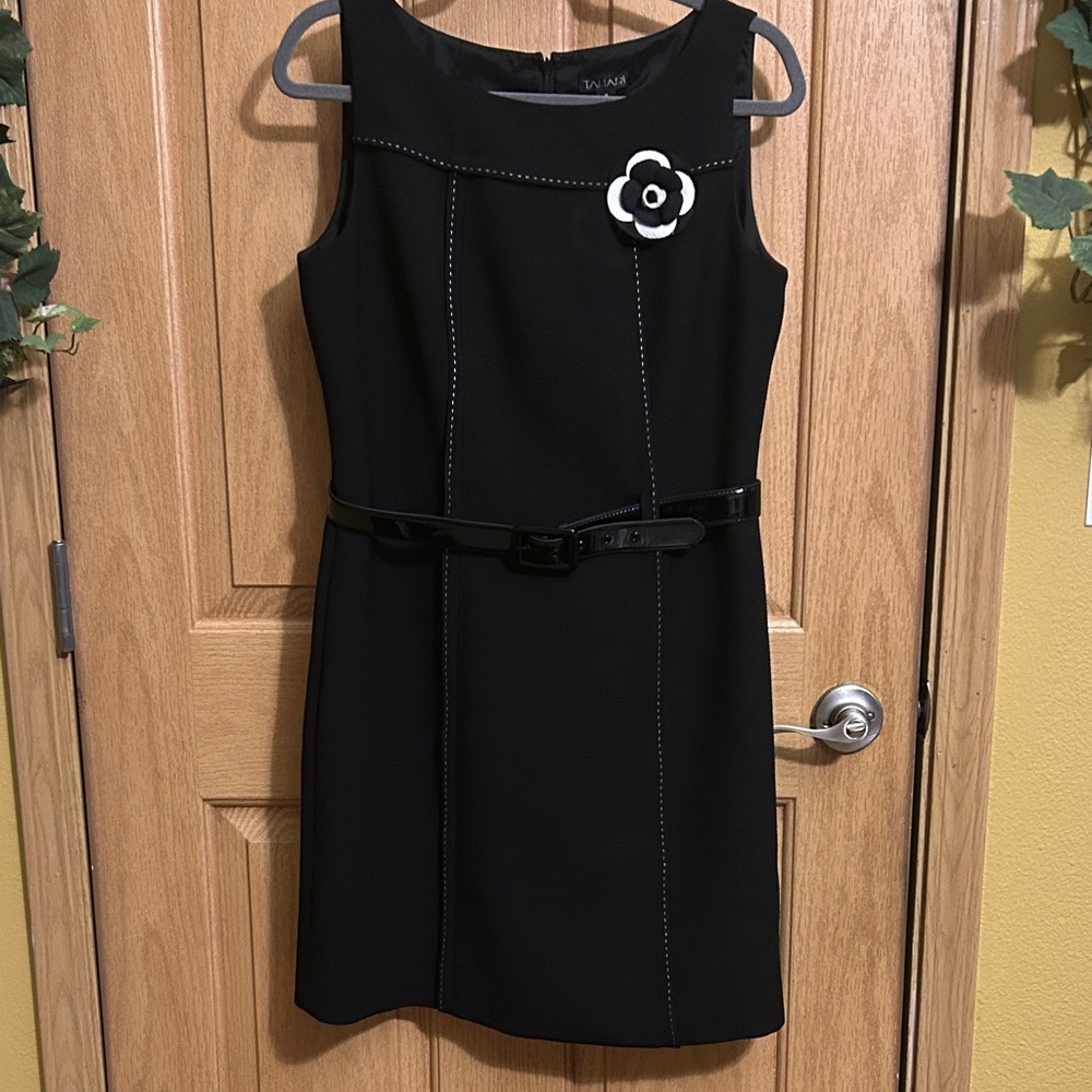 Tahari Black Mini Dress with White Floral Accent and Stitching. Women’s Size 8.